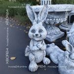Фигура садовая садовая Заяц-почтальон из бетона